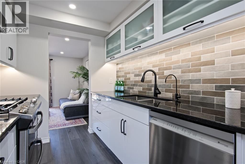 9 - 465 WOOLWICH STREET Image 11