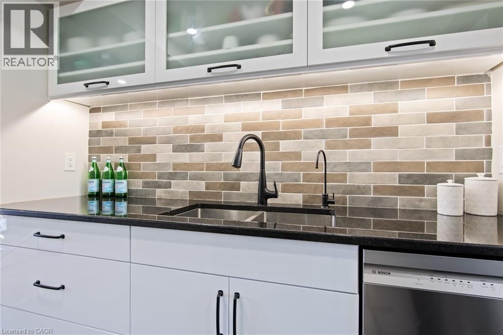 9 - 465 WOOLWICH STREET Image 14