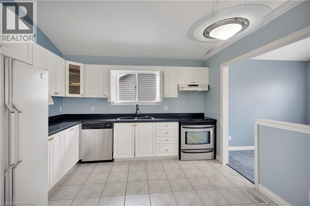 44 TRILLIUM WAY Image 9