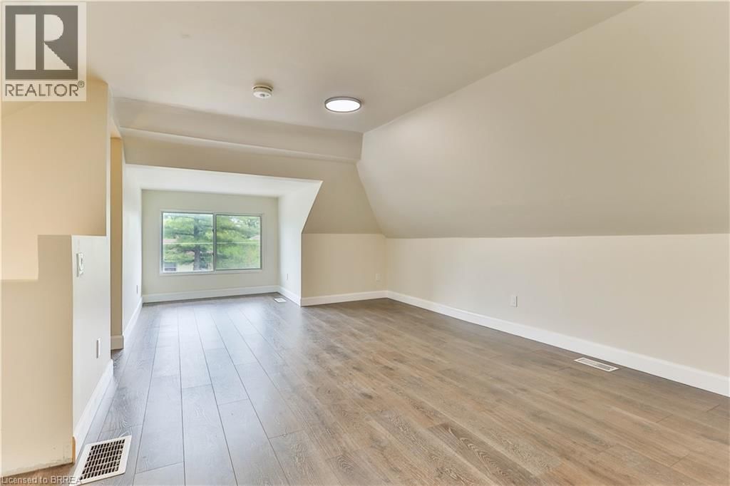 B - 321 DALHOUSIE STREET Image 13