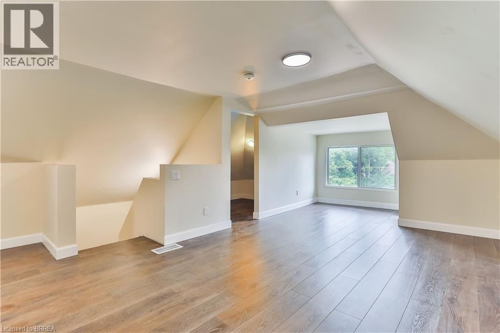 B - 321 DALHOUSIE STREET Image 14