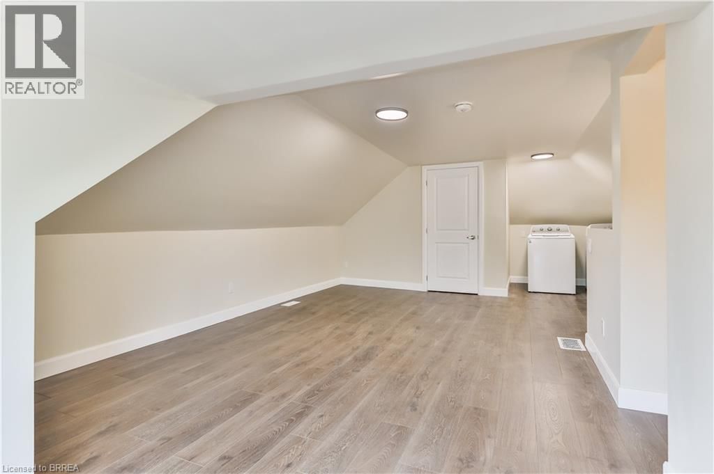 B - 321 DALHOUSIE STREET Image 15