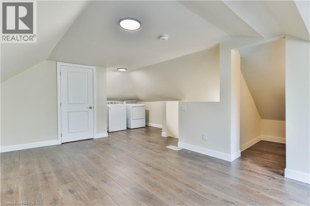 B - 321 DALHOUSIE STREET Image 16