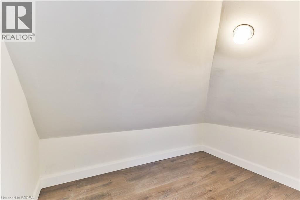 B - 321 DALHOUSIE STREET Image 17