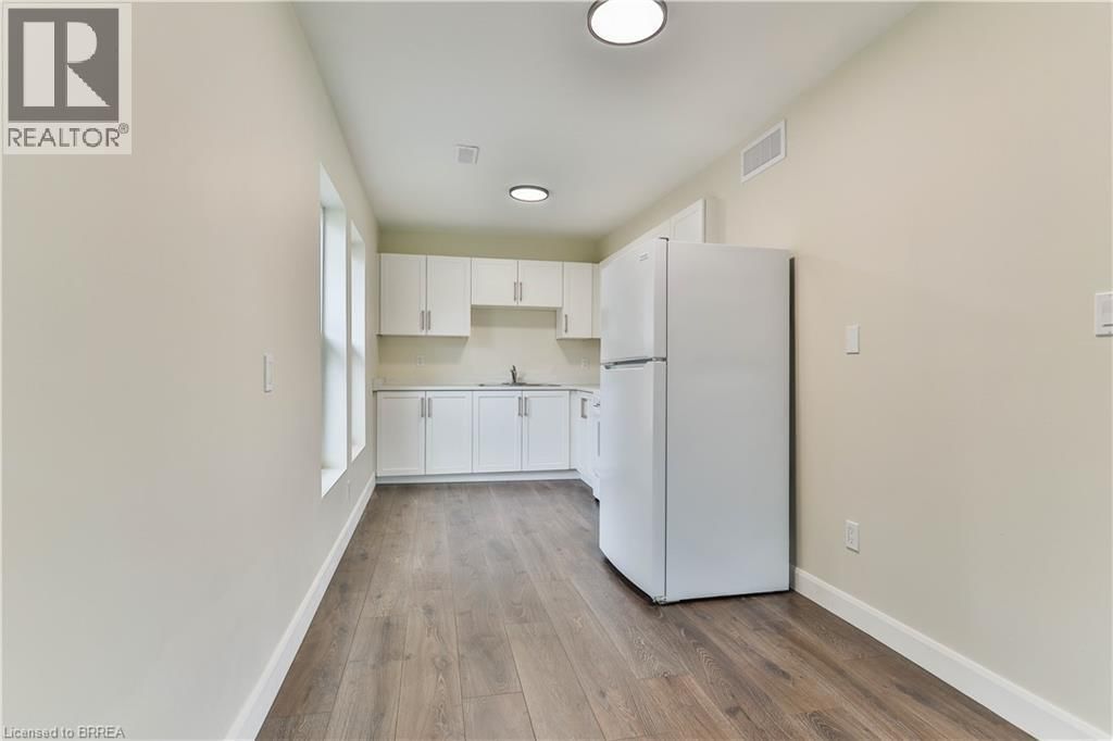 B - 321 DALHOUSIE STREET Image 2