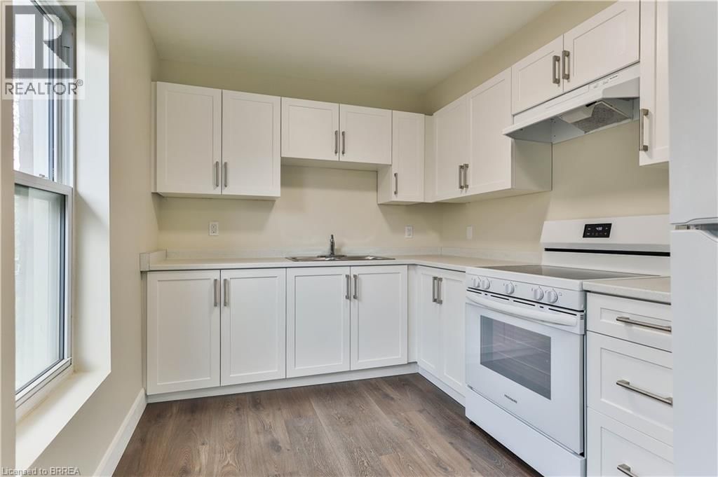 B - 321 DALHOUSIE STREET Image 3