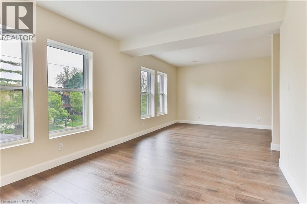 B - 321 DALHOUSIE STREET Image 6