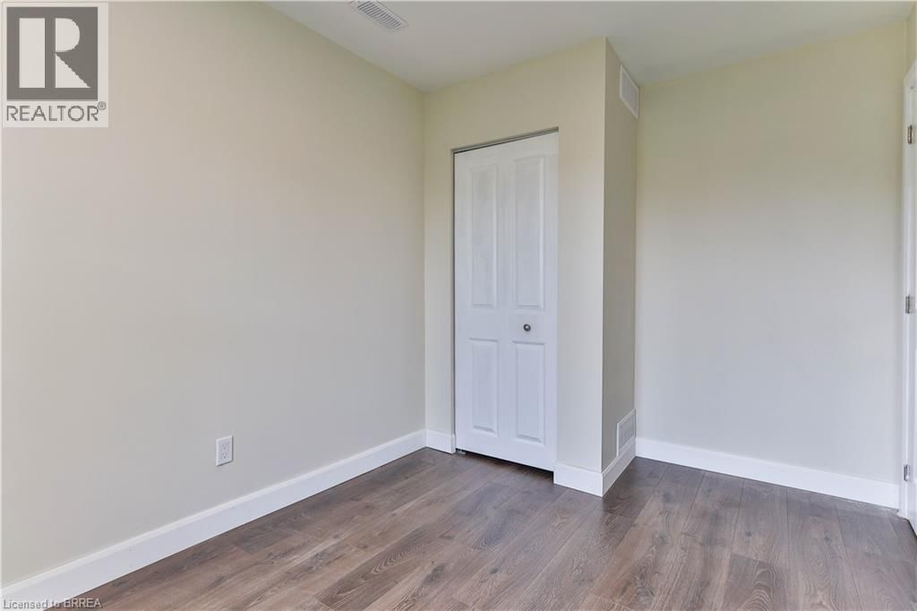 B - 321 DALHOUSIE STREET Image 9