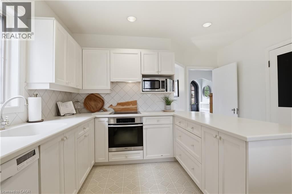 122 DUNBAR ROAD SOUTH Image 9