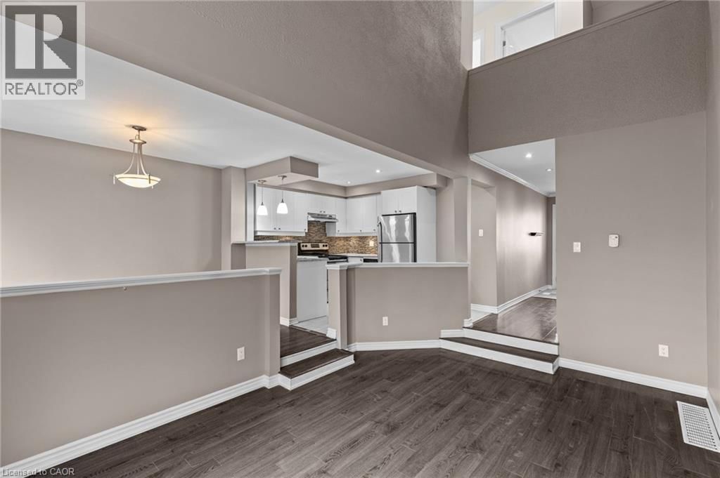 12 - 12 LANKIN BOULEVARD Image 10