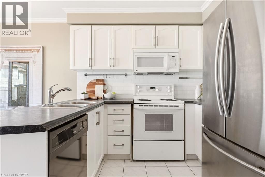 95 THORNLODGE DRIVE Image 12