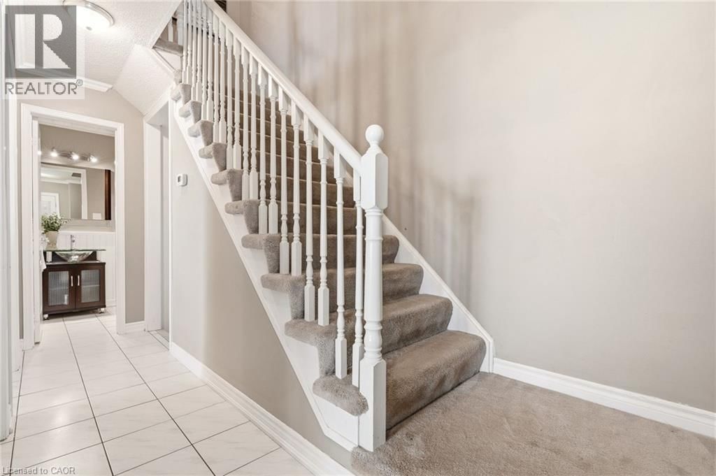 95 THORNLODGE DRIVE Image 14