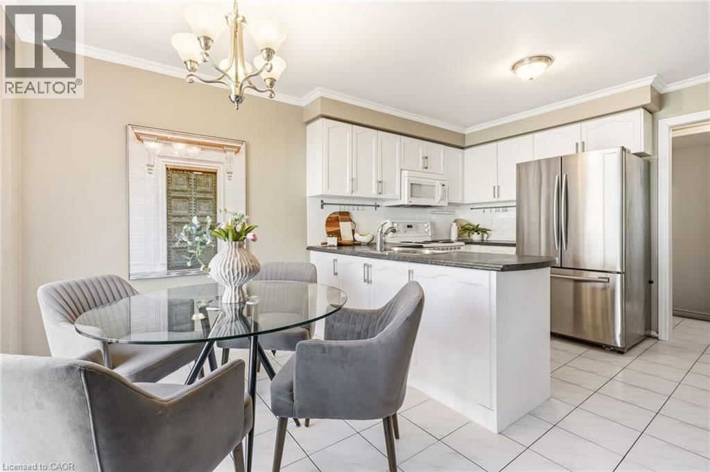 95 THORNLODGE DRIVE Image 9