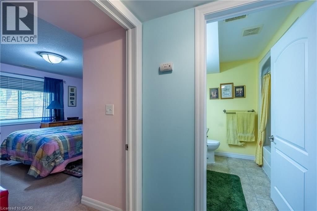 8 - 93 ELMHURST AVENUE Image 24