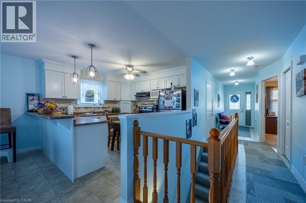 8 - 93 ELMHURST AVENUE Image 6