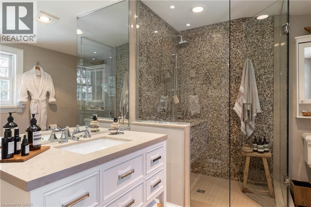 2055 LAKESHORE ROAD EAST Image 18