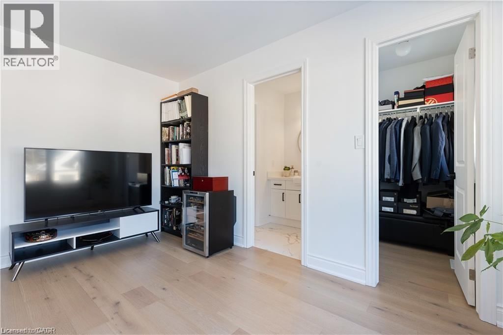 66 CESAR PLACE Image 21