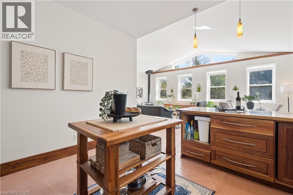 5578 11TH LINE Image 16