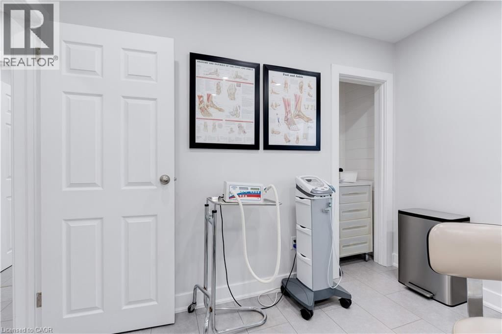 2409 WALKER'S LINE Image 10