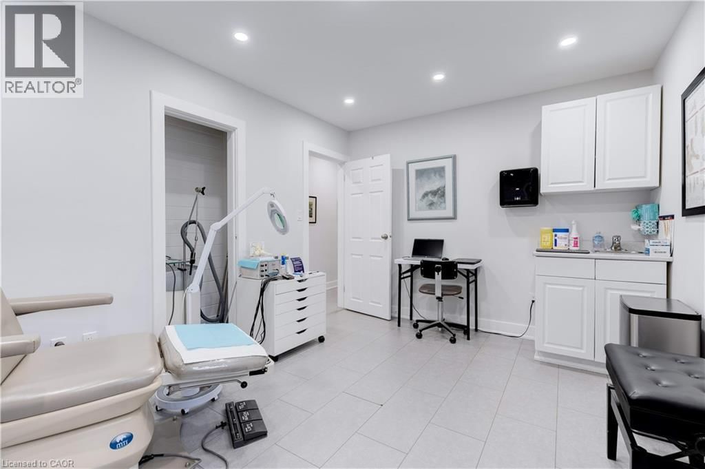 2409 WALKER'S LINE Image 12