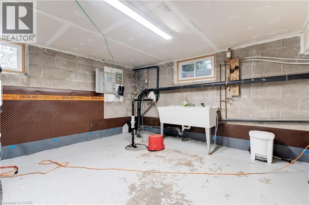 2409 WALKER'S LINE Image 19