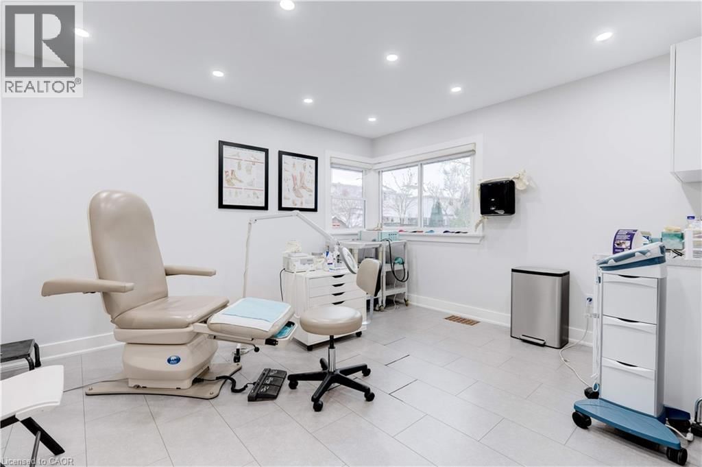 2409 WALKER'S LINE Image 7