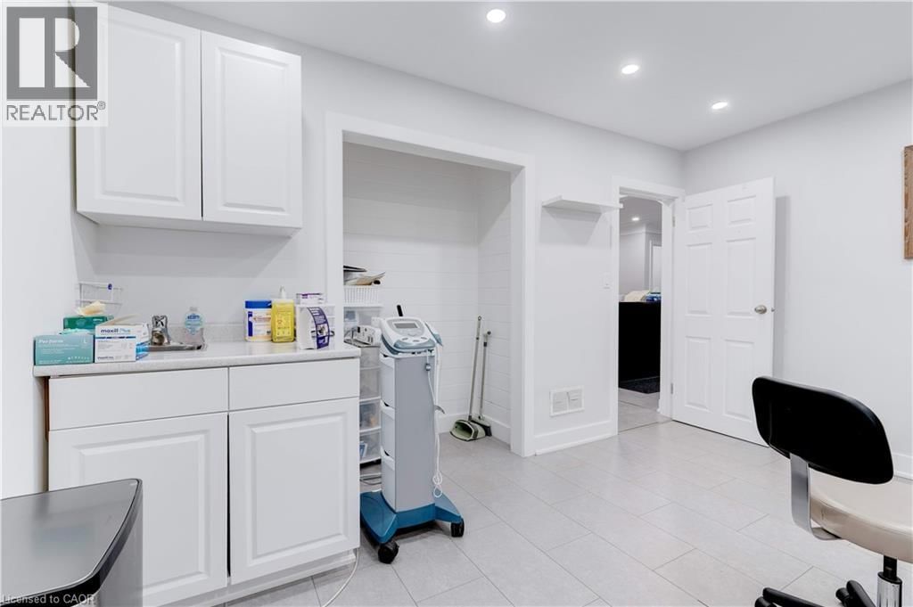 2409 WALKER'S LINE Image 8