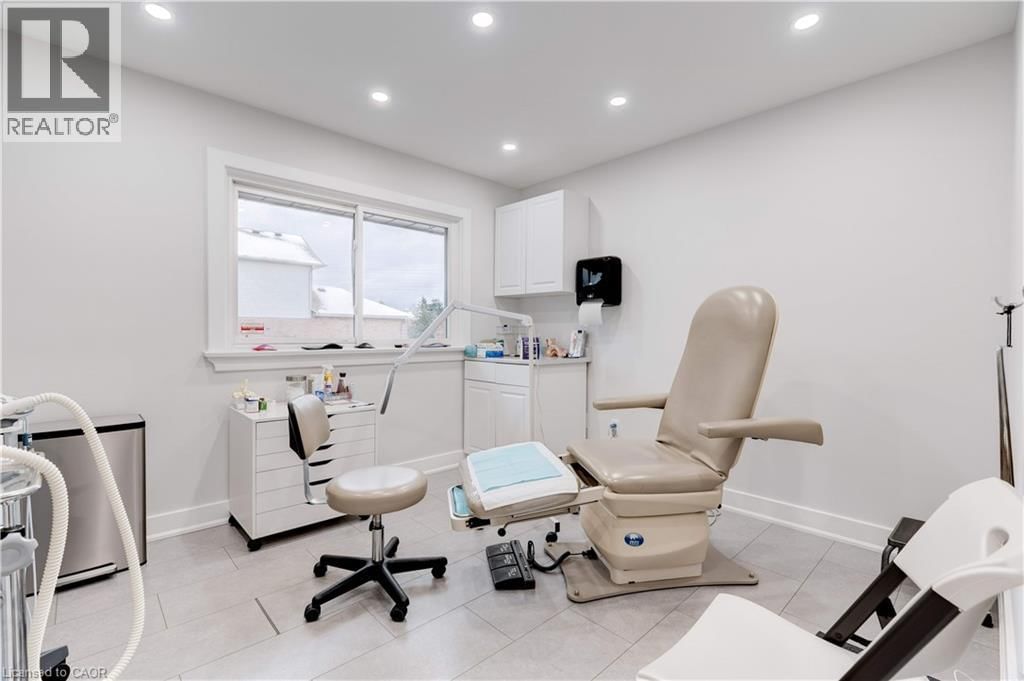 2409 WALKER'S LINE Image 9