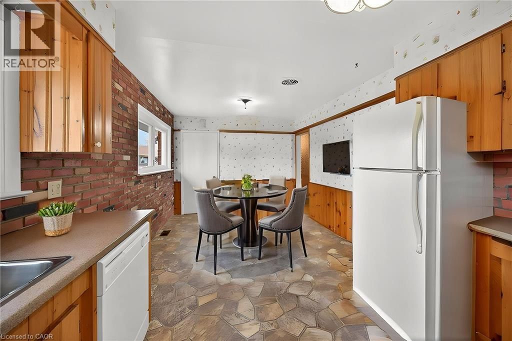 156 CHESLEY STREET Image 10