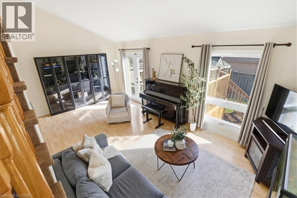 530 ROSEMEADOW CRESCENT Image 19