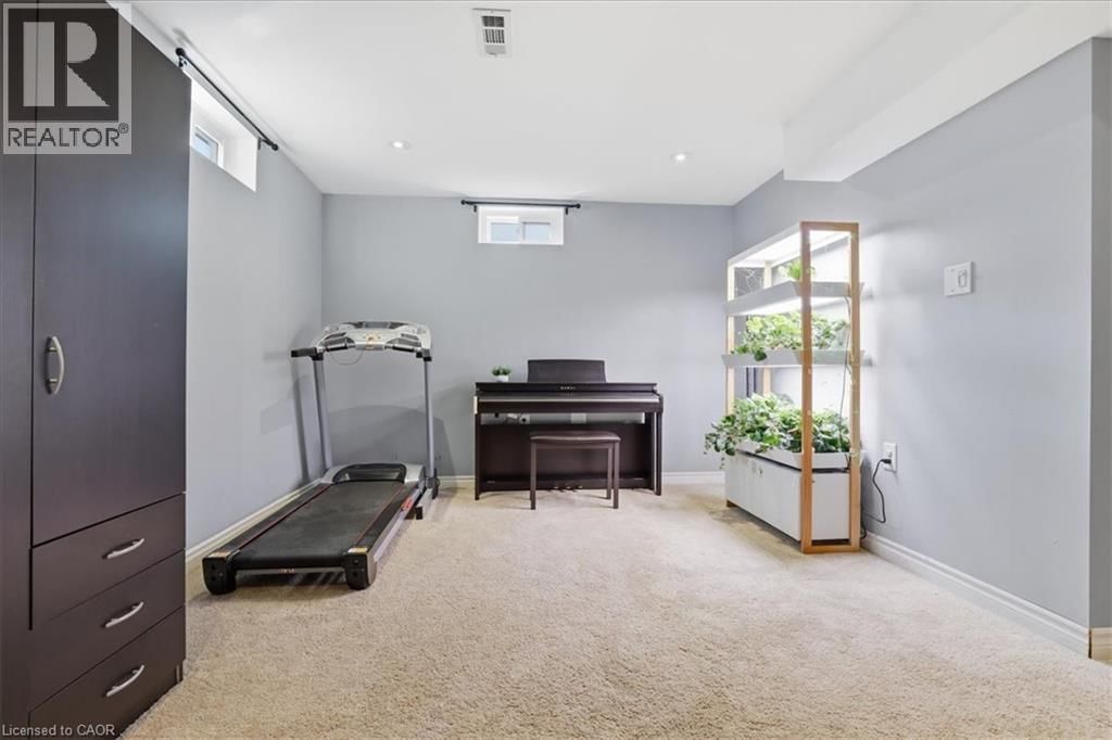 530 ROSEMEADOW CRESCENT Image 32