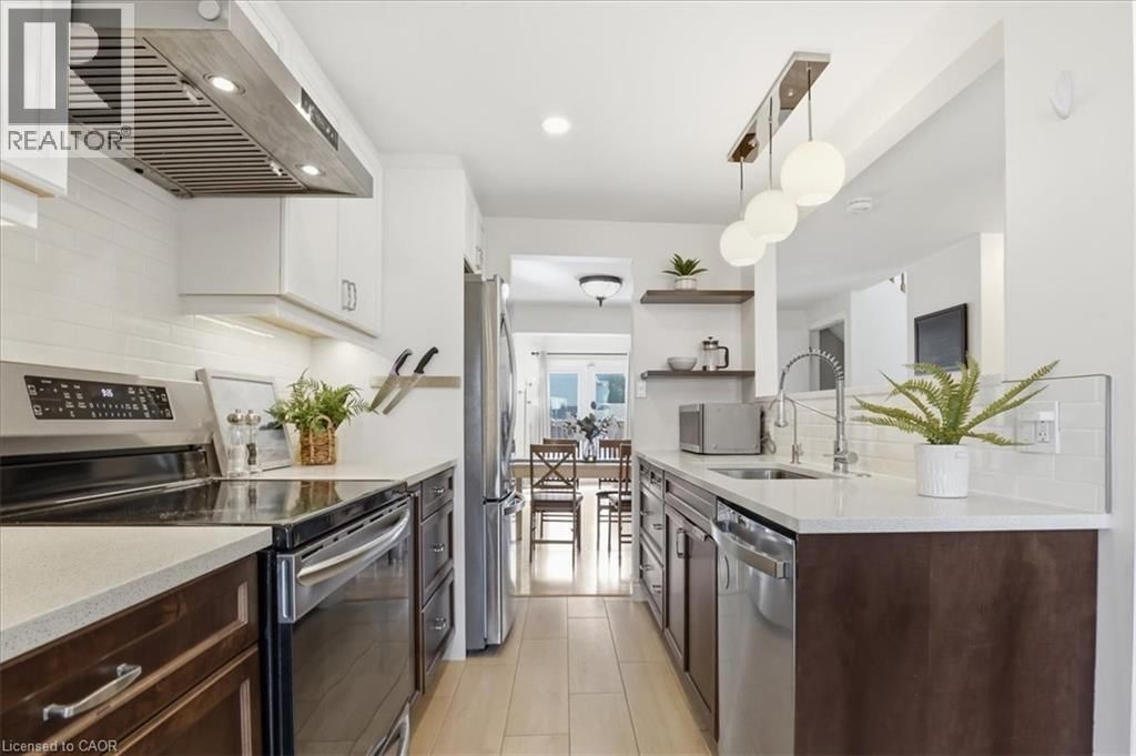 530 ROSEMEADOW CRESCENT Image 5