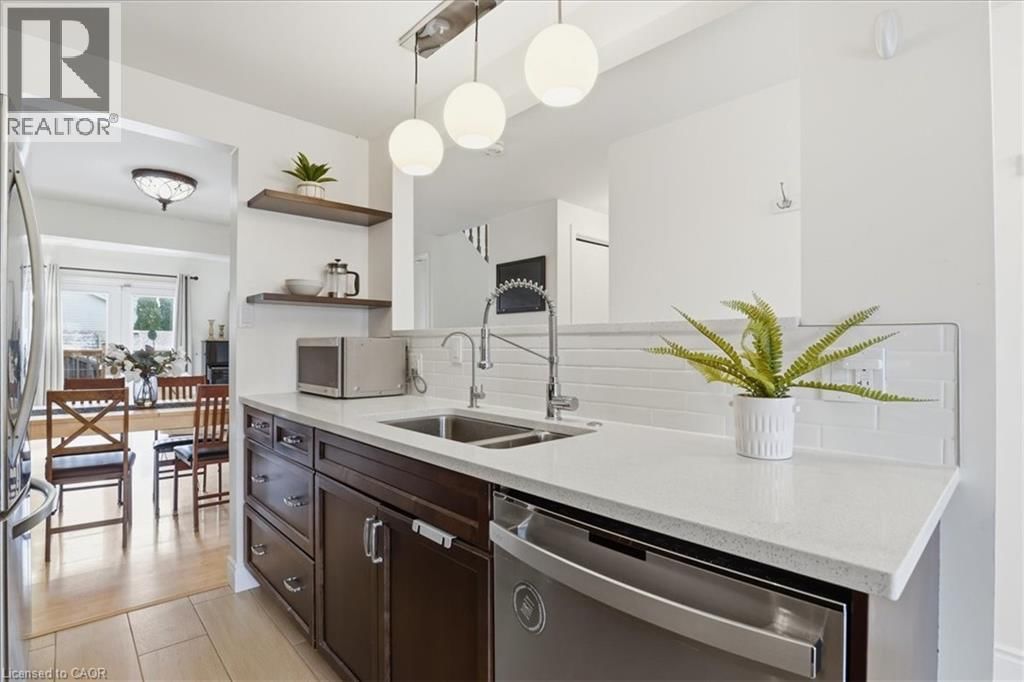 530 ROSEMEADOW CRESCENT Image 6