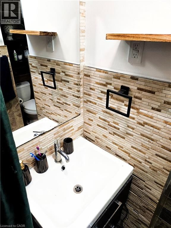 34 CHRISTOPHER DRIVE Image 13