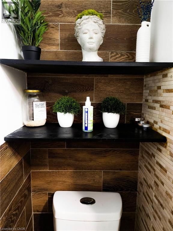 34 CHRISTOPHER DRIVE Image 14