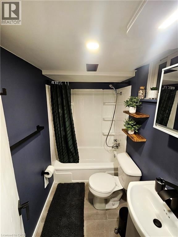 34 CHRISTOPHER DRIVE Image 18