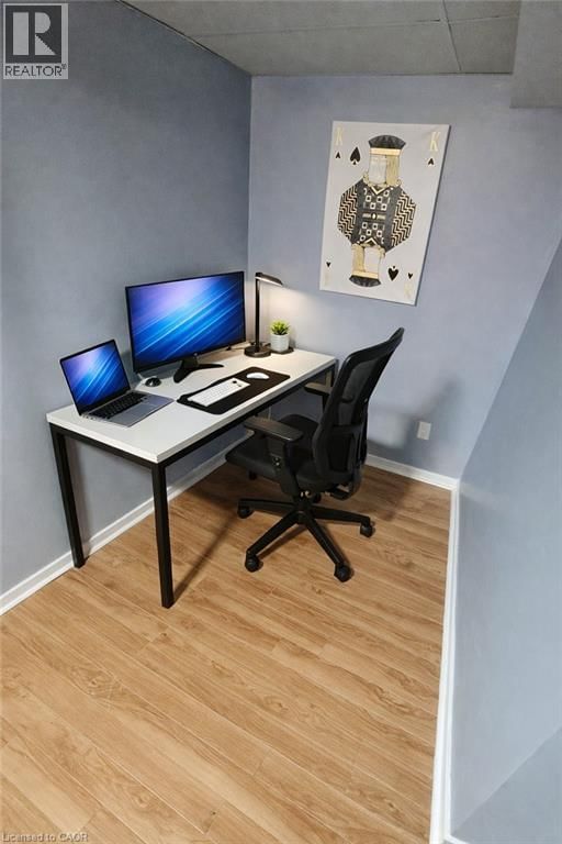 34 CHRISTOPHER DRIVE Image 22