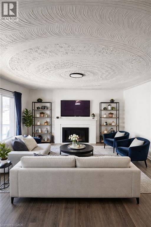 34 CHRISTOPHER DRIVE Image 8