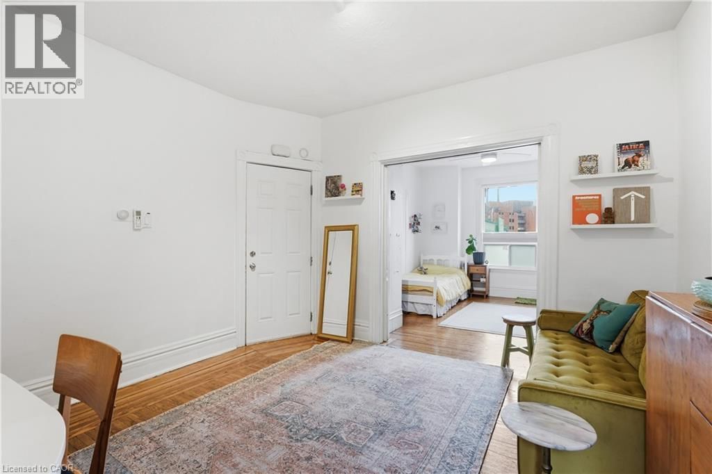 309 MARY STREET Image 5