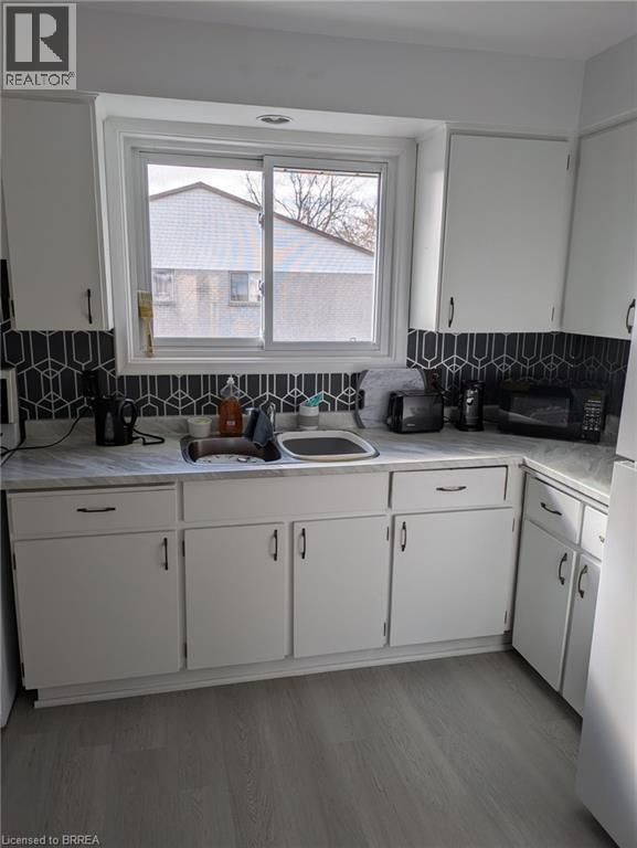 3 - 36 GRAHAM AVENUE Image 3