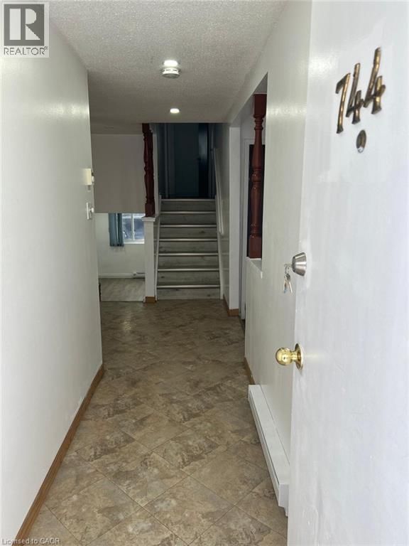 744 PARKVIEW CRESCENT Image 5