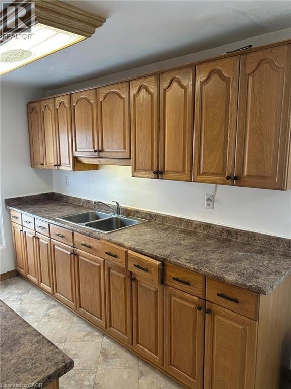 744 PARKVIEW CRESCENT Image 9