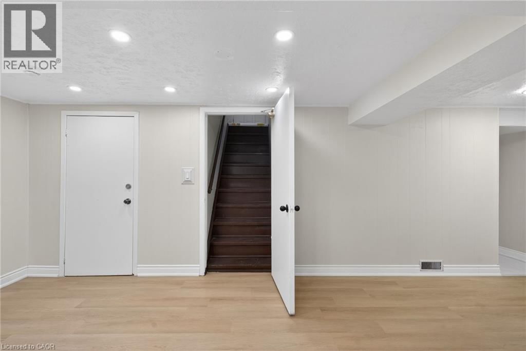 53 NICKLIN CRESCENT Image 32