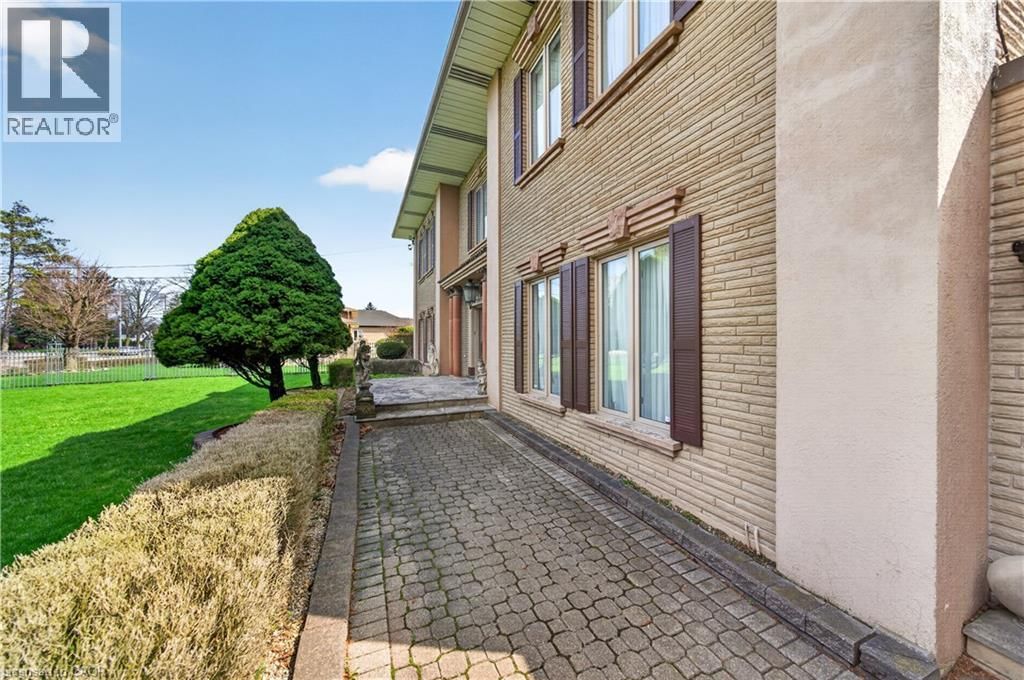 213 STONE CHURCH ROAD WEST Image 3