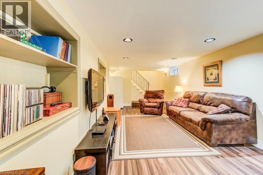 8 BLUEJAY ROAD Image 32