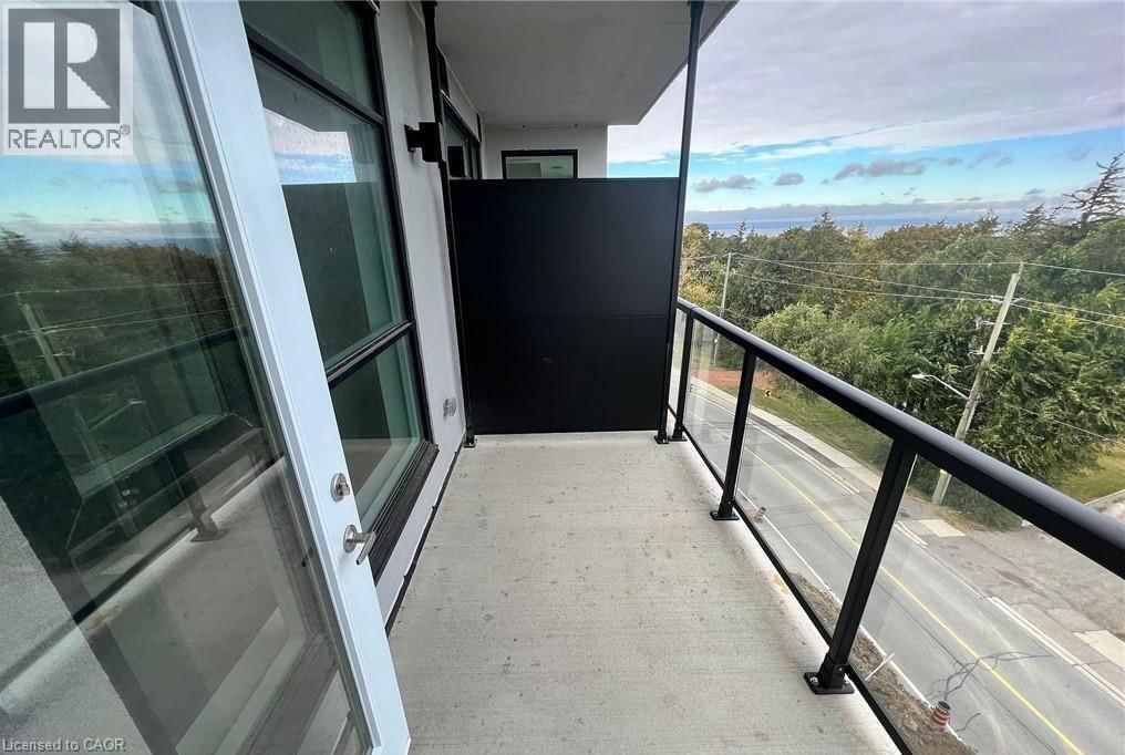 510 - 600 NORTH SERVICE ROAD Image 17