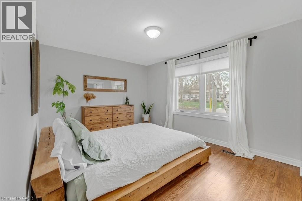 602 STEPHENS CRESCENT Image 12