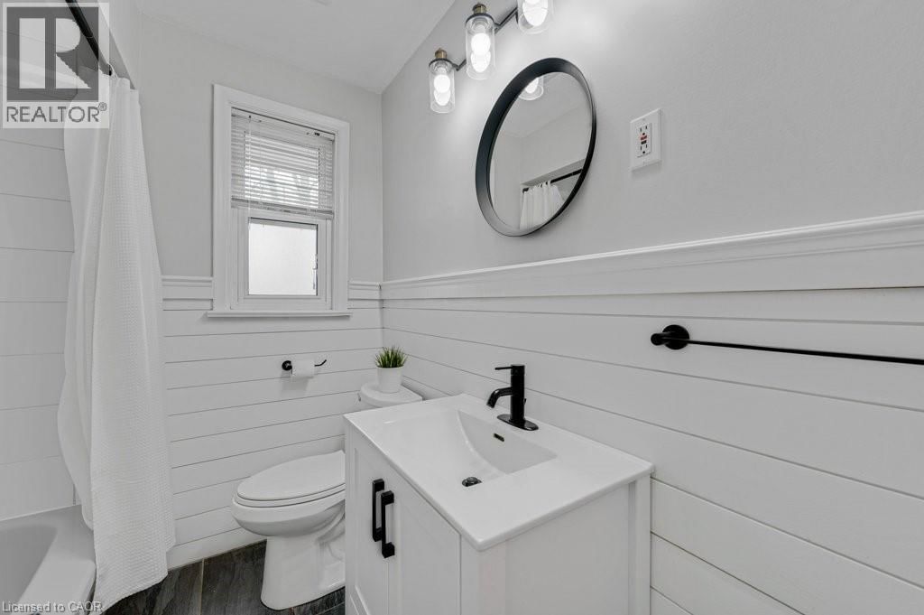 602 STEPHENS CRESCENT Image 17