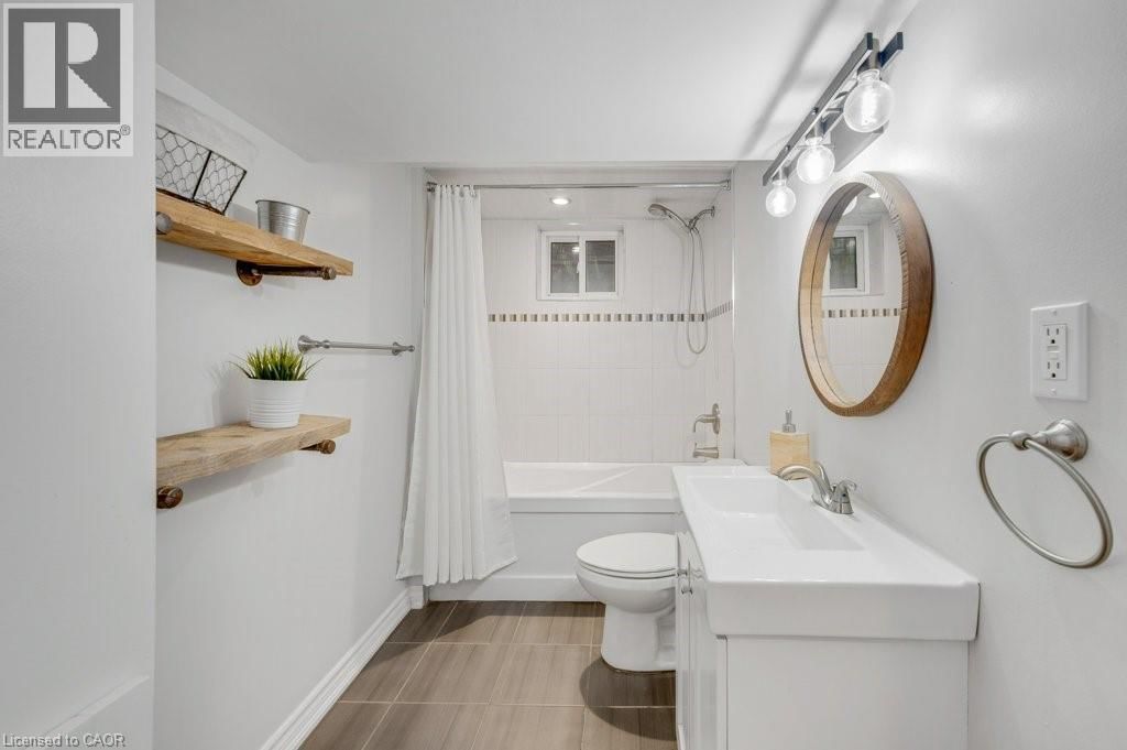 602 STEPHENS CRESCENT Image 20