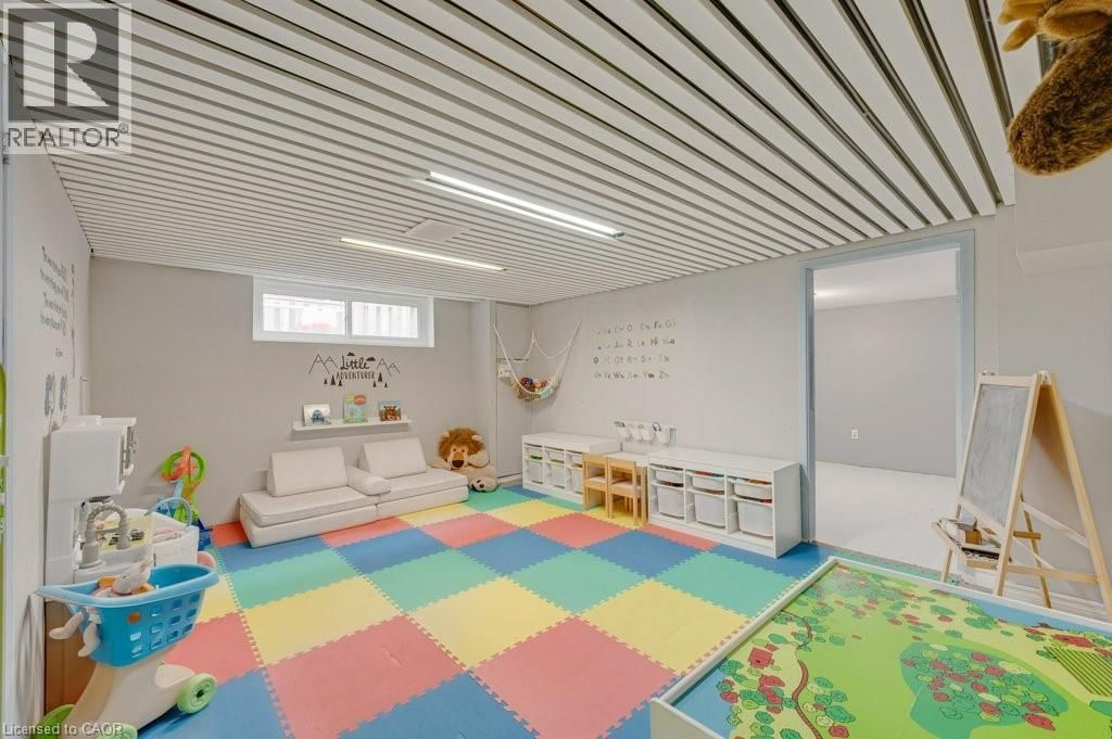 602 STEPHENS CRESCENT Image 21